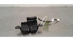 Gebruikte Slotvanger Achterklep BMW 2 serie Active Tourer (F45) 218i 1.5 TwinPower Turbo 12V Prijs € 66,55 Inclusief btw aangeboden door Autohandel Didier