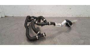 Gebruikte Koelwaterslang Volvo XC40 (XZ) Single Motor 69 kWh Prijs € 66,55 Inclusief btw aangeboden door Autohandel Didier