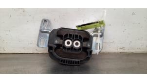 Gebruikte Motorrubber Peugeot 408 1.2 Hybrid 136 Prijs € 30,25 Inclusief btw aangeboden door Autohandel Didier