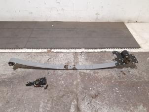 Gebruikte Bladveer achter Nissan Interstar 2.3 dCi 180 16V Prijs € 66,55 Inclusief btw aangeboden door Autohandel Didier