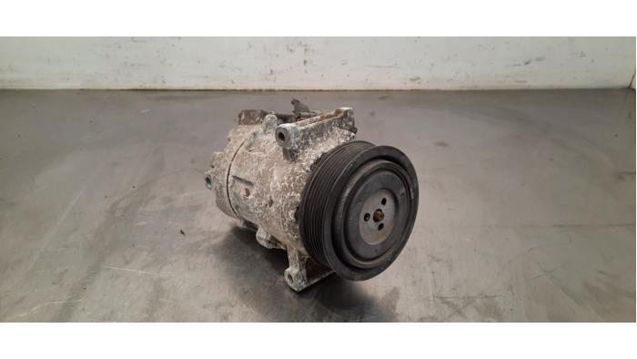 Pompe clim Mercedes Vito