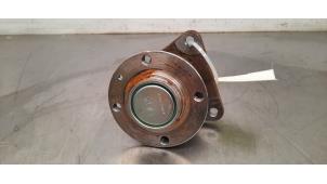 Gebruikte Fusee links-achter Peugeot 208 II (UB/UH/UP) 1.2 Vti 12V PureTech 100 Prijs € 96,80 Inclusief btw aangeboden door Autohandel Didier