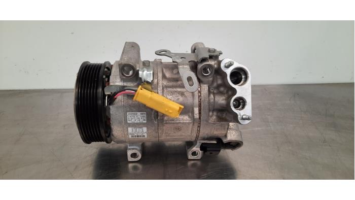 Pompe clim Peugeot 208