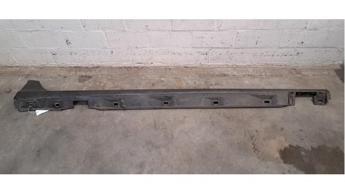 Marche-pied (list de couverture) droite Audi A6