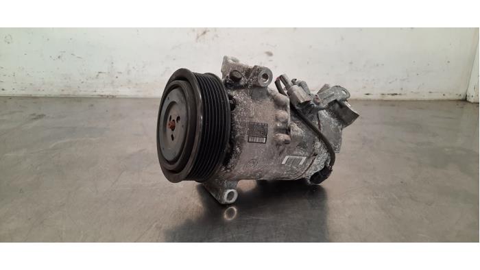 Pompe clim Mercedes Vito