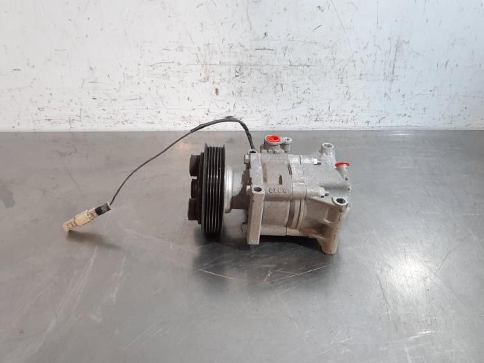 Pompe clim Mazda 2.