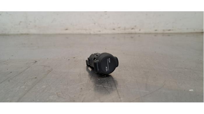 Prise 12 Volts Fiat 600