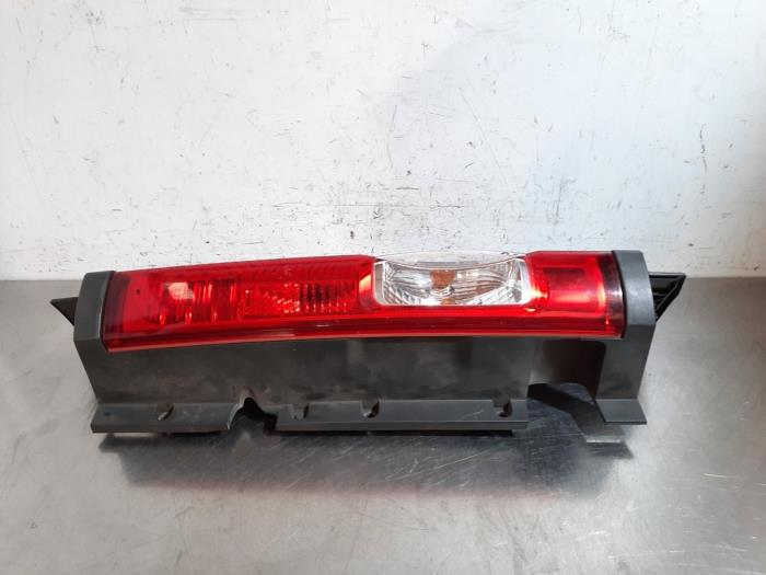 Feu arrière droit Opel Vivaro