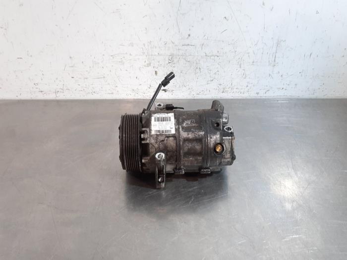Pompe clim Renault Trafic
