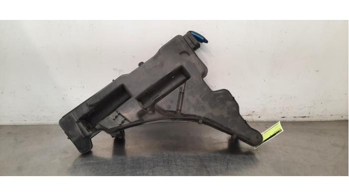 Réservoir lave-glace avant Audi S4