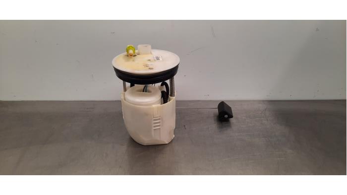 Pompe carburant électrique Mazda 3.