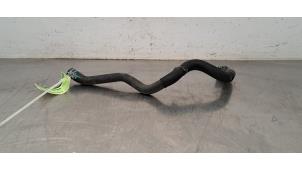 Gebruikte Radiateurslang Renault Arkana (RJLL) 1.6 E-Tech 145 16V Prijs € 30,25 Inclusief btw aangeboden door Autohandel Didier