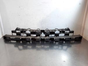 Gebruikte Bumperframe voor Renault Trafic (1FL/2FL/3FL/4FL) 2.0 dCi 16V 145 Prijs € 114,95 Inclusief btw aangeboden door Autohandel Didier