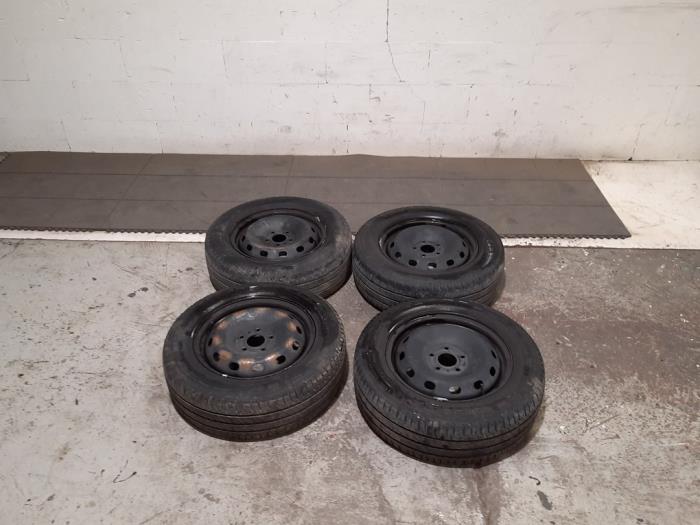 Kit jantes + pneumatiques Renault Trafic