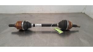 Gebruikte Homokineetas links-voor Peugeot 408 1.6 16V HYbrid 180 Prijs € 266,20 Inclusief btw aangeboden door Autohandel Didier