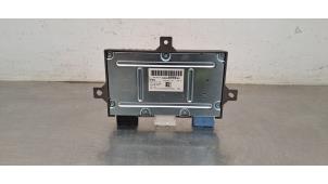 Gebruikte Radio versterker Peugeot 3008 II (M4/MC/MJ/MR) 1.2 12V e-THP PureTech 130 Prijs € 163,35 Inclusief btw aangeboden door Autohandel Didier