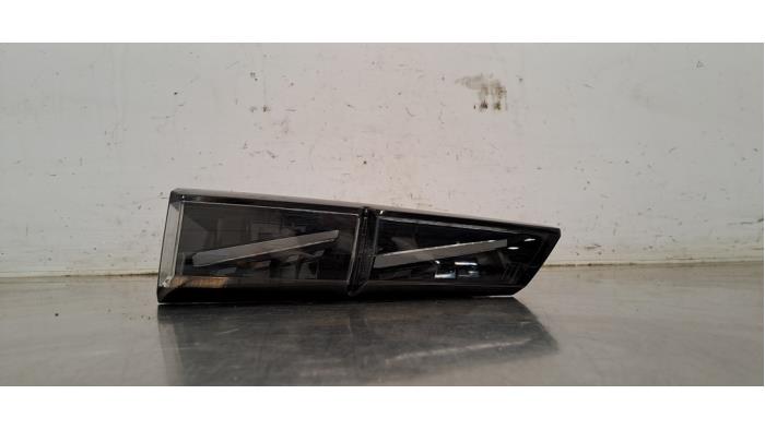 Feu arrière droit Peugeot 408