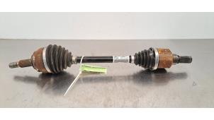 Gebruikte Aandrijfas links-voor Citroen C5 Aircross I (A4/AC/AJ/AR) 1.6 Hybrid 225 16V Prijs € 332,75 Inclusief btw aangeboden door Autohandel Didier