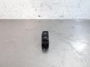 Gebruikte Schakelaar handrem Kia Proceed (CD) 1.0i T-GDi 12V Prijs € 54,45 Inclusief btw aangeboden door Autohandel Didier