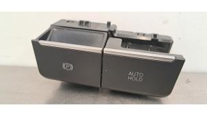 Gebruikte Schakelaar handrem Volkswagen Golf VIII Variant (GC5) 2.0 TDI BlueMotion 16V Prijs € 30,25 Inclusief btw aangeboden door Autohandel Didier