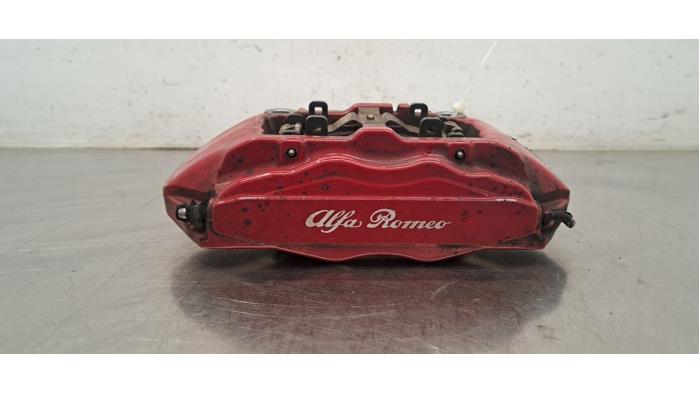 Etrier de frein (pince) avant droit Alfa Romeo Tonale