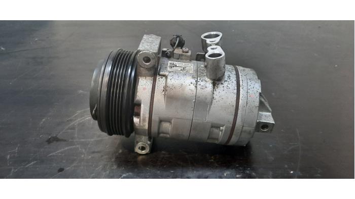 Pompe clim Nissan Navara