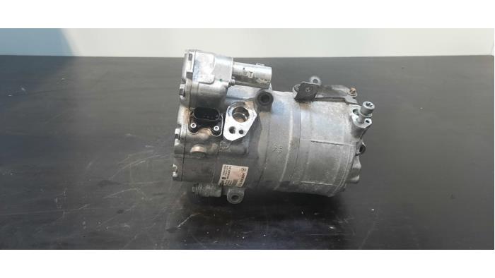 Pompe clim Mercedes EQA