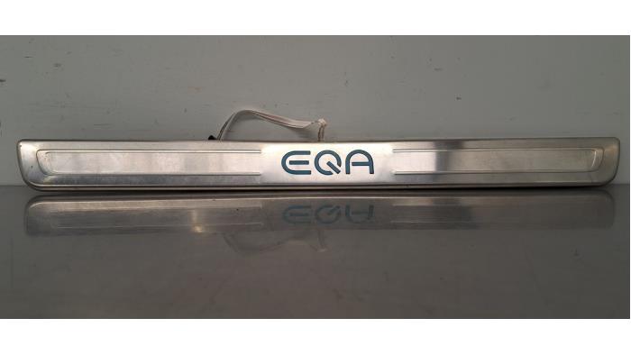 Eclairage d&#039;embarquement Mercedes EQA