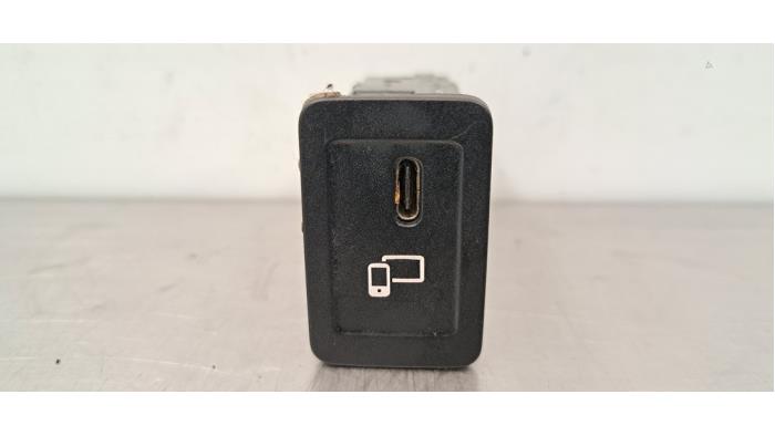 Prise USB Mercedes EQA