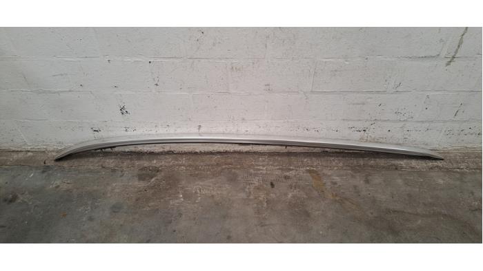 Rail de toit gauche Mercedes EQA