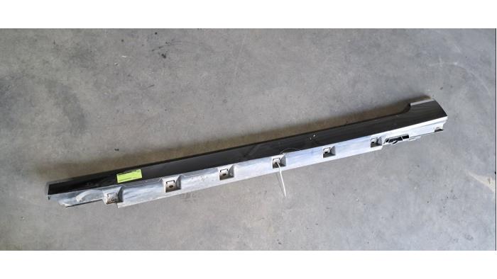 Marche-pied (list de couverture) gauche Volkswagen Passat