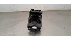 Gebruikte Bekerhouder Landrover Range Rover Velar (LY) 2.0 D180 AWD Prijs € 42,35 Inclusief btw aangeboden door Autohandel Didier