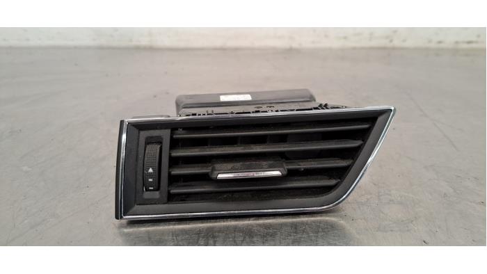 Grille aération tableau de bord Skoda Superb