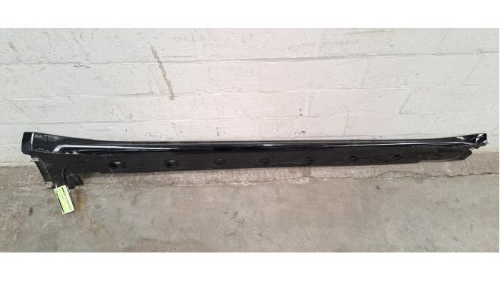 Marche-pied (list de couverture) droite Porsche 911