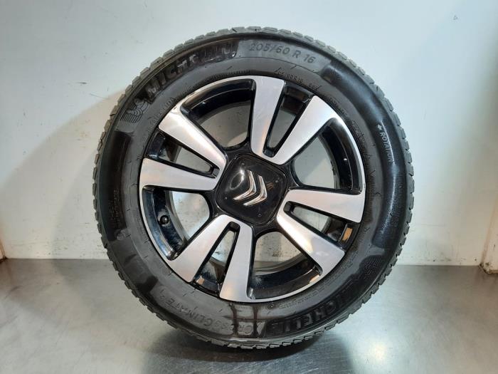 Jante + pneu d&#039;hiver Citroen C3 Aircross