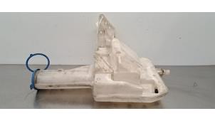 Gebruikte Ruitensproeiertank voor Mercedes Sprinter 3,5t (907.6/910.6) 315 CDI 2.0 D RWD Prijs € 36,30 Inclusief btw aangeboden door Autohandel Didier