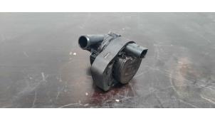Gebruikte Extra waterpomp Mercedes GLC (X253) 2.0 C-220d 16V 4-Matic Prijs € 42,35 Inclusief btw aangeboden door Autohandel Didier