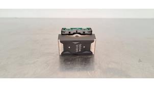 Gebruikte Schakelaar asr (div) Opel Astra L (F3/FB/FM/FP) 1.5 Turbo D 16V Prijs € 30,25 Inclusief btw aangeboden door Autohandel Didier