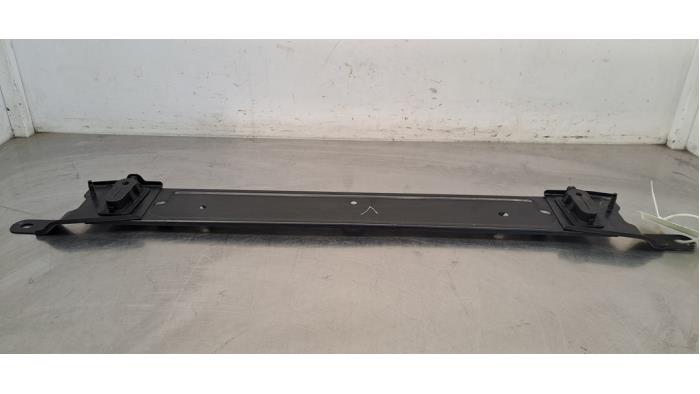Barre radiateur Peugeot 3008