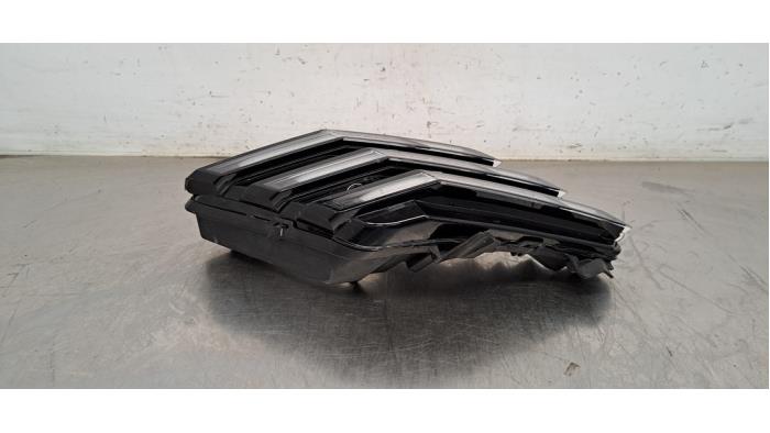 Veilleuse gauche Peugeot 3008