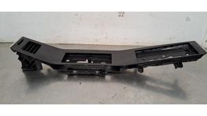 Gebruikte Dashboard sierlijst Opel Astra L (F3/FB/FM/FP) 1.2 Turbo 130 12V Prijs € 66,55 Inclusief btw aangeboden door Autohandel Didier