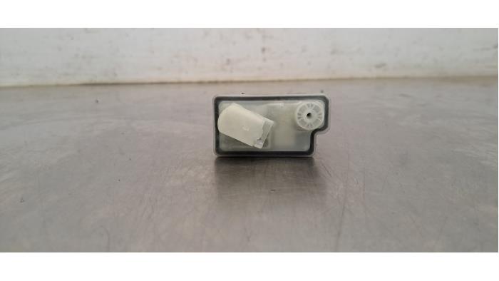 Moteur de verrouillage clapet réservoir Peugeot 3008
