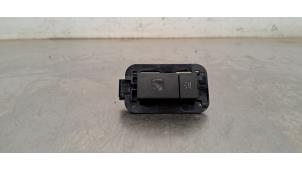 Gebruikte Licht Schakelaar Peugeot 3008 III 1.2 12V Hybrid 136 Prijs € 24,20 Inclusief btw aangeboden door Autohandel Didier