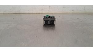 Gebruikte Schakelaar asr (div) Opel Astra L (F3/FB/FM/FP) 1.2 Turbo 130 12V Prijs € 30,25 Inclusief btw aangeboden door Autohandel Didier