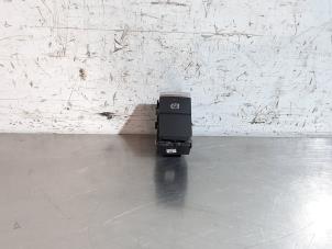 Gebruikte Handrem schakelaar Audi A4 Avant (B9) 2.0 35 TFSI Mild Hybrid 16V Prijs € 24,20 Inclusief btw aangeboden door Autohandel Didier