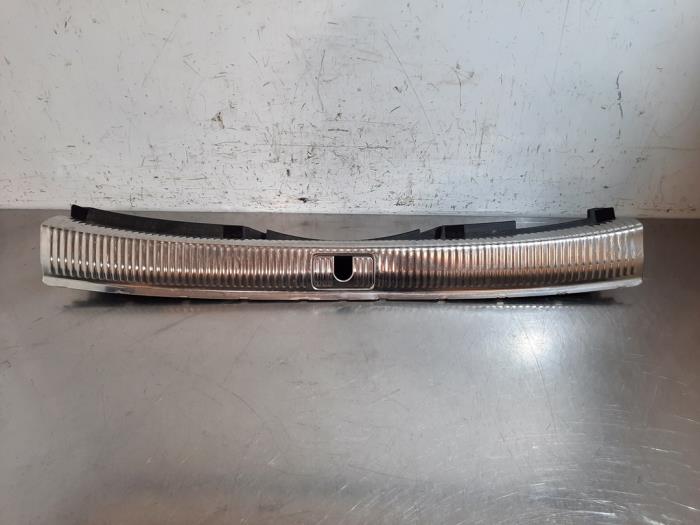 Couverture capteur serrure arrière Audi A4