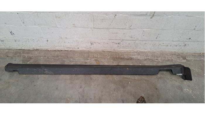 Marche-pied (list de couverture) gauche Kia Sportage