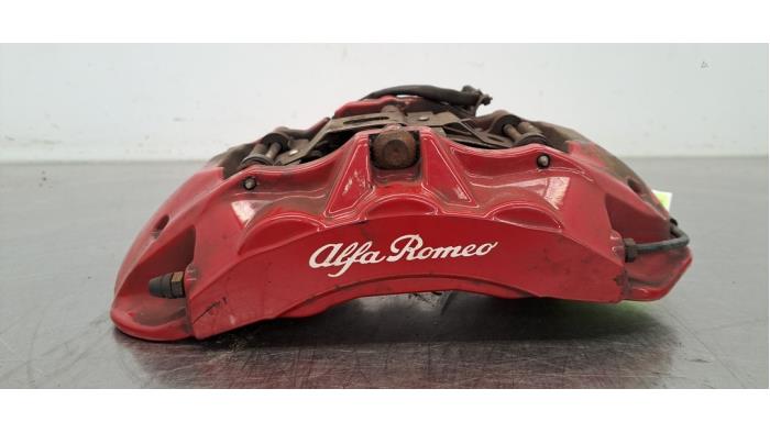 Etrier de frein (pince) avant gauche Alfa Romeo Giulia