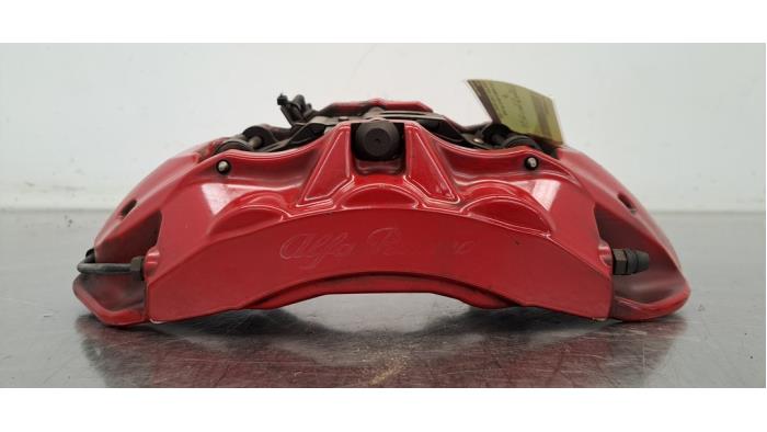 Etrier de frein (pince) avant droit Alfa Romeo Giulia