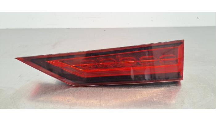 Feu arrière droit Volvo V60
